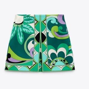Zara Green Printed Mini Skirt – Size Small (Brand New, No Tag)